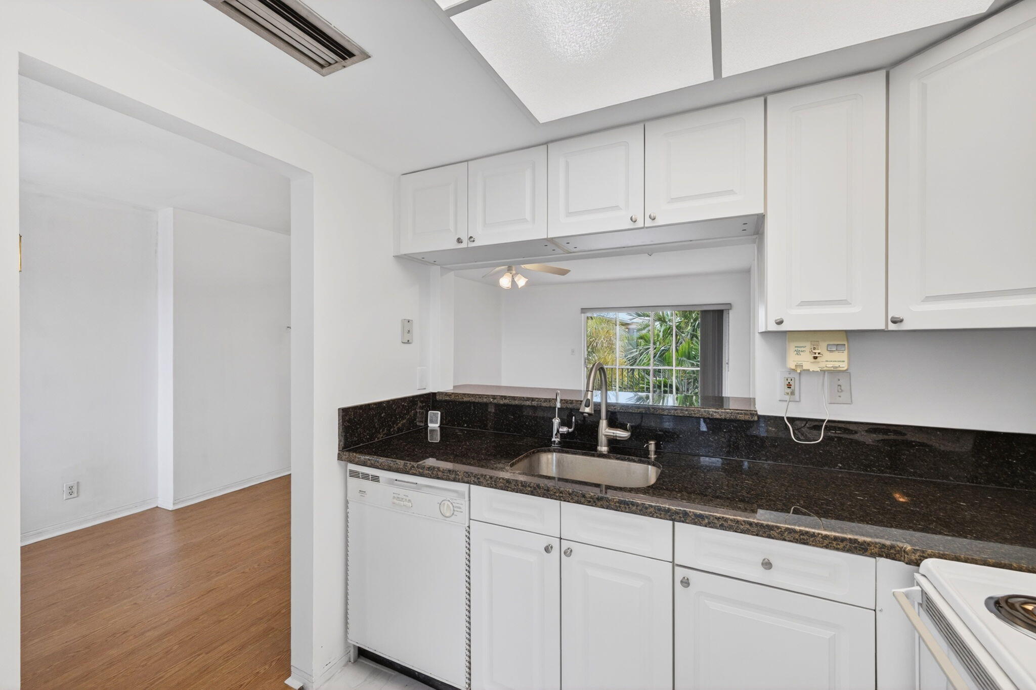 View photos, virtual tours, details... 1500 SE 15th Street 315