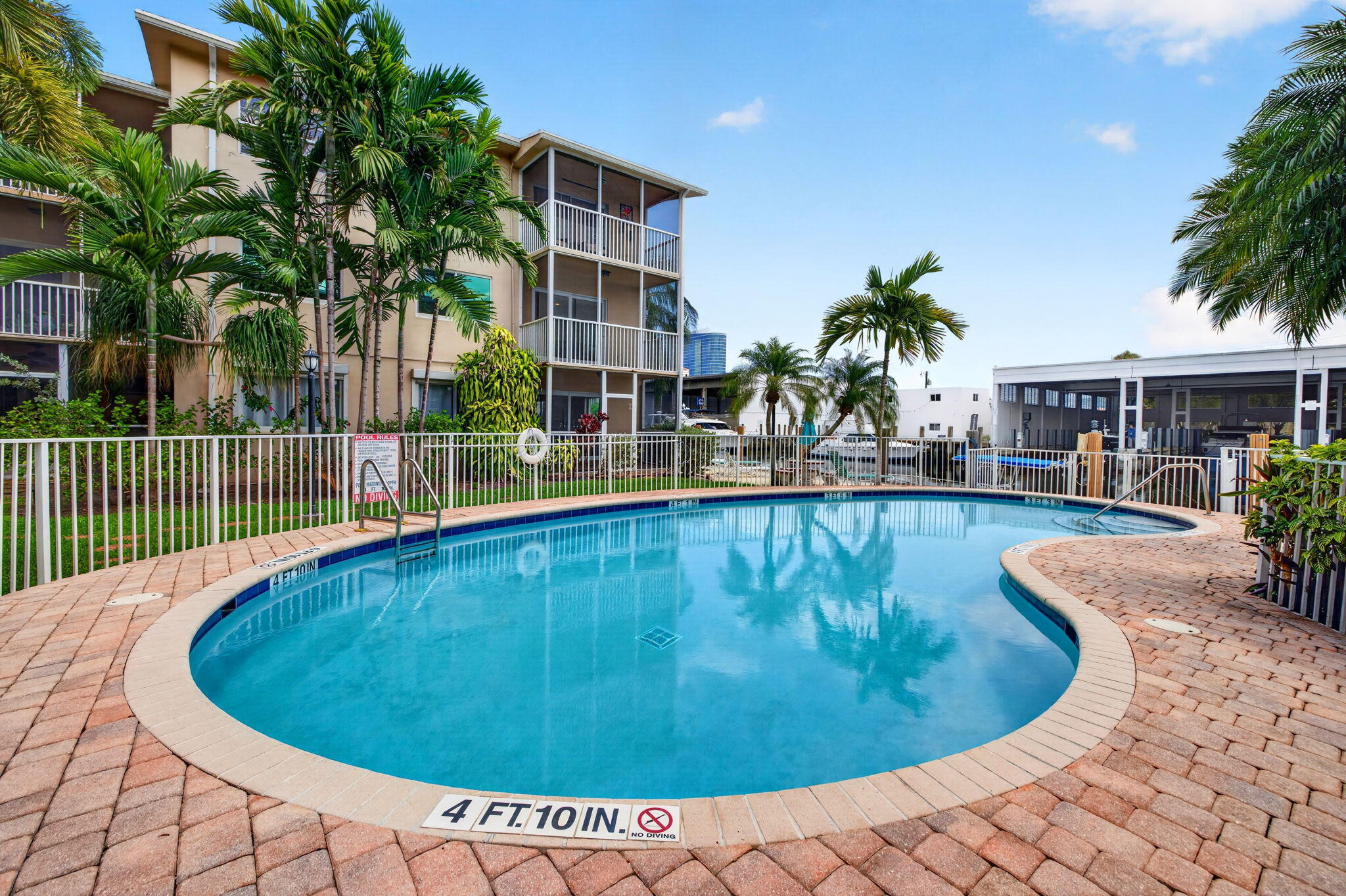 View photos, virtual tours, details... 1500 SE 15th Street 315
