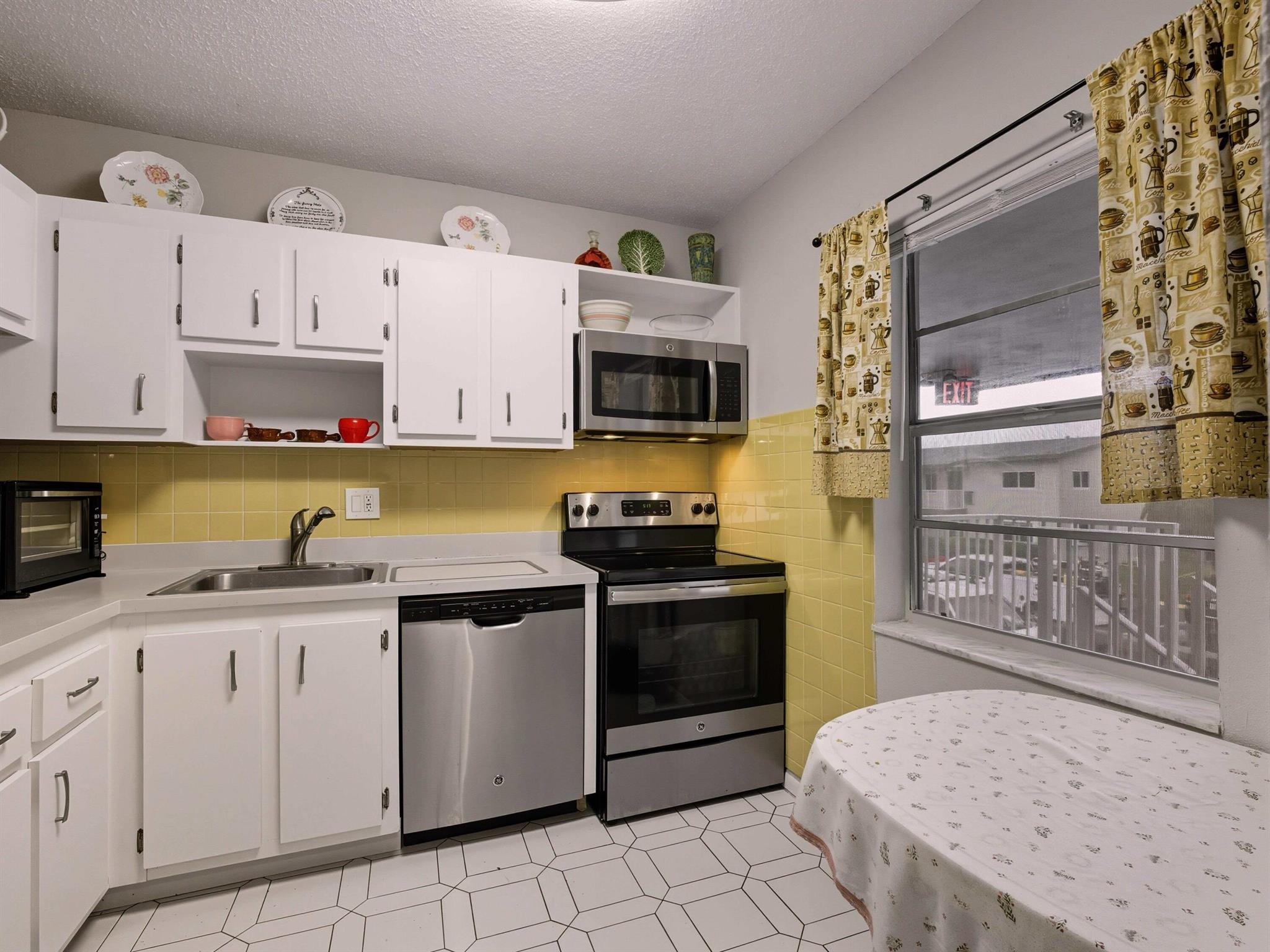 ORIOLE GARDENS TWO 67 CON - Residential