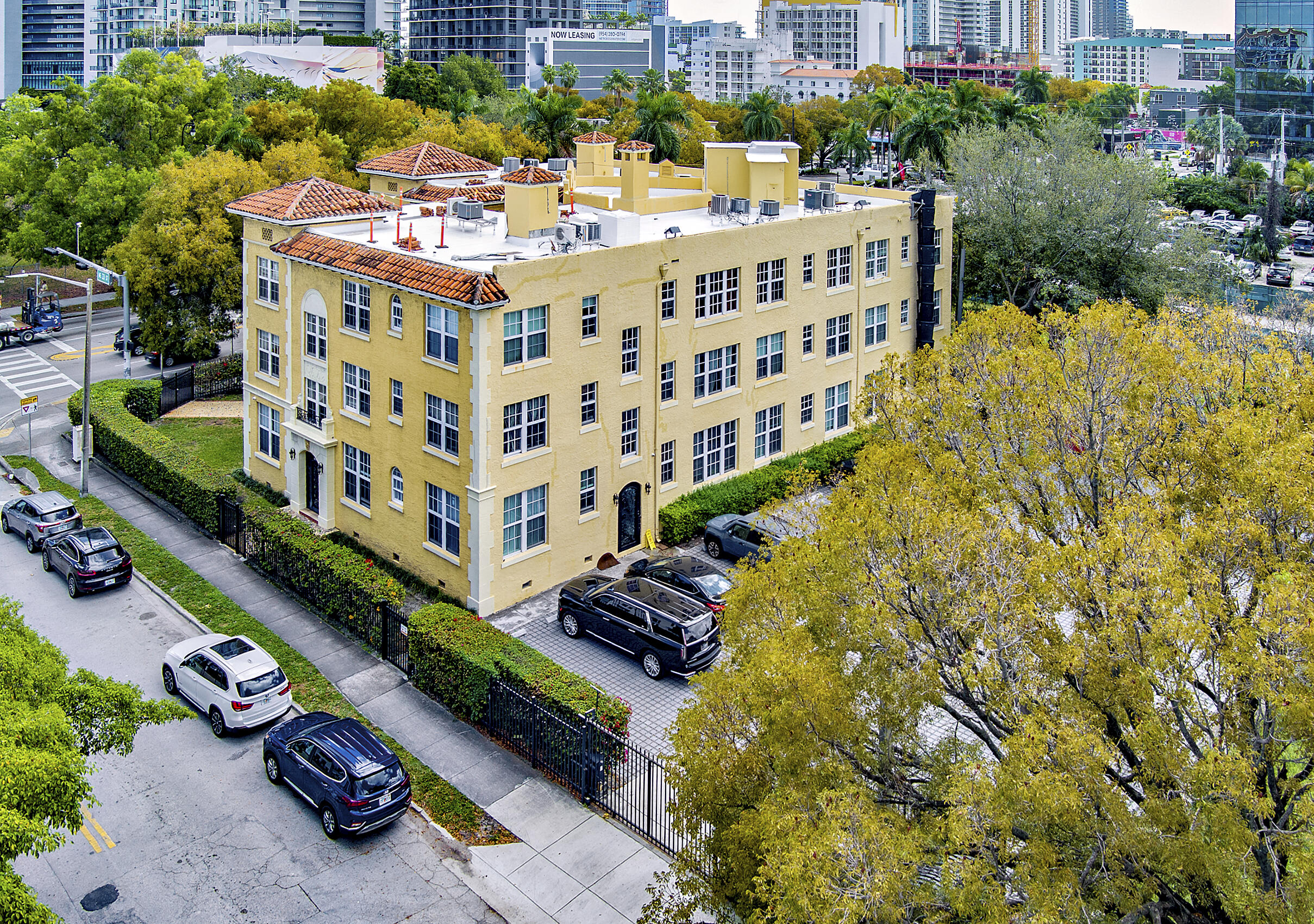 BEVERLY TERRACE MANOR CONDO - Residential