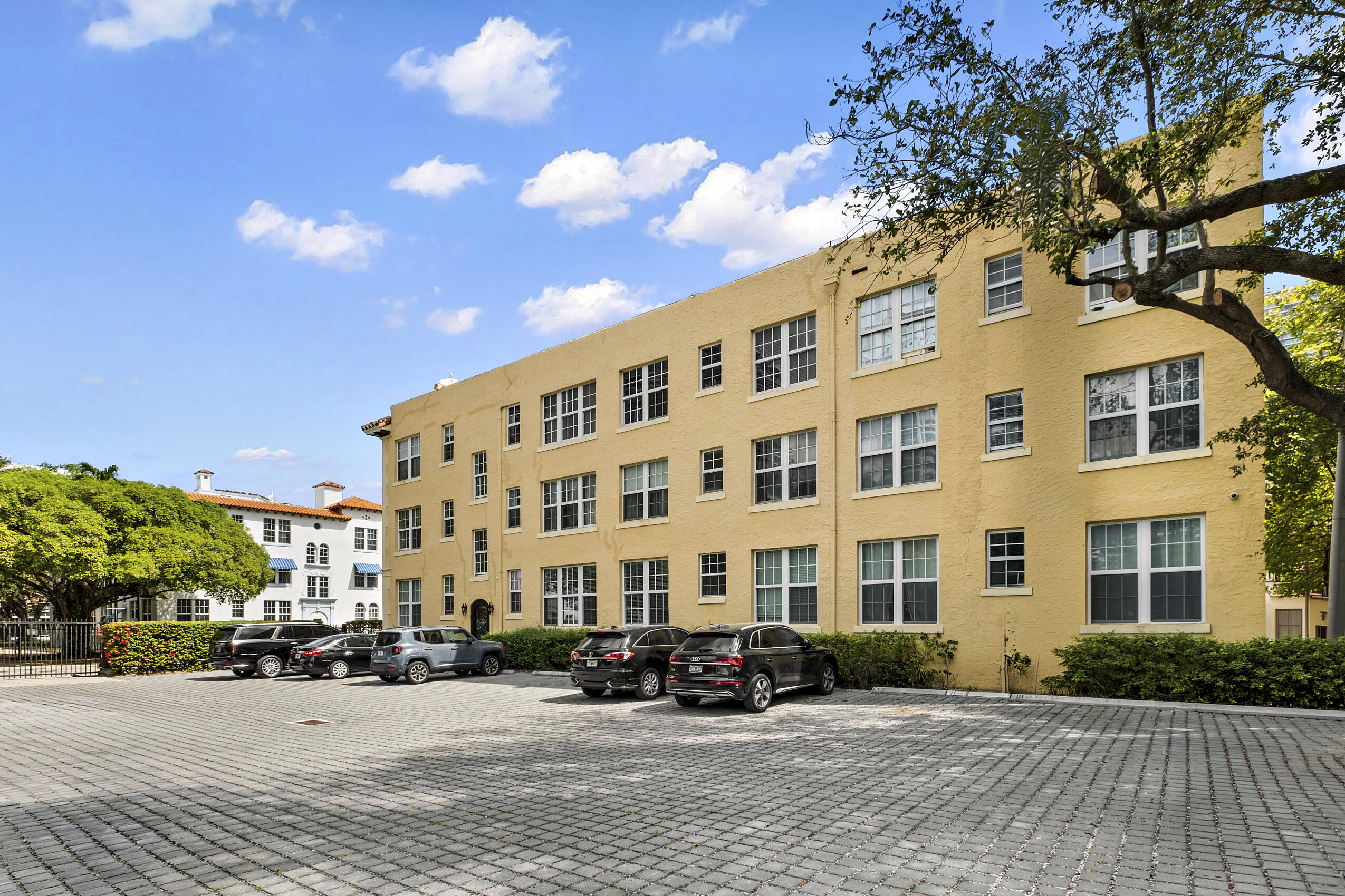 BEVERLY TERRACE MANOR CONDO - Residential