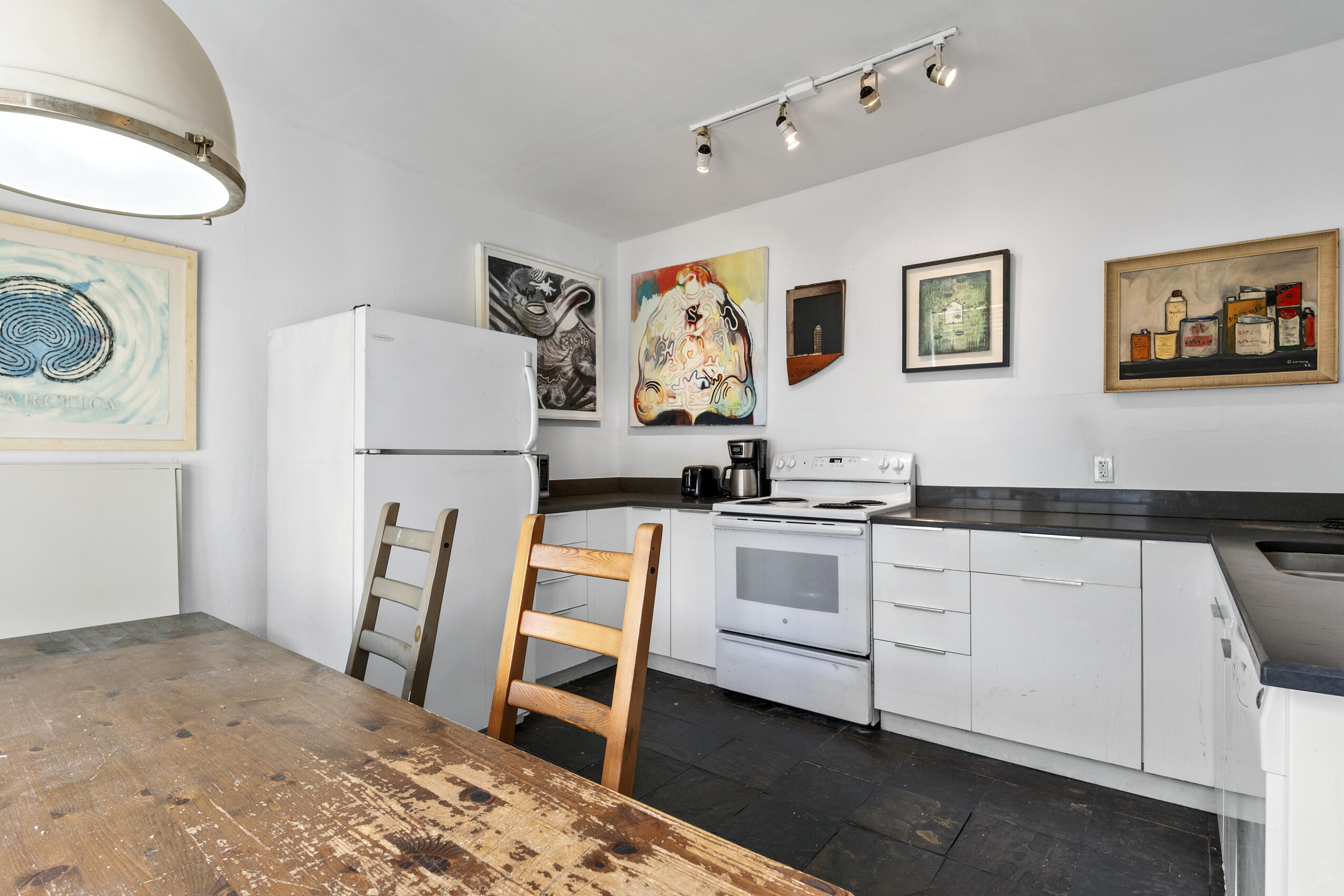 BEVERLY TERRACE MANOR CONDO - Residential