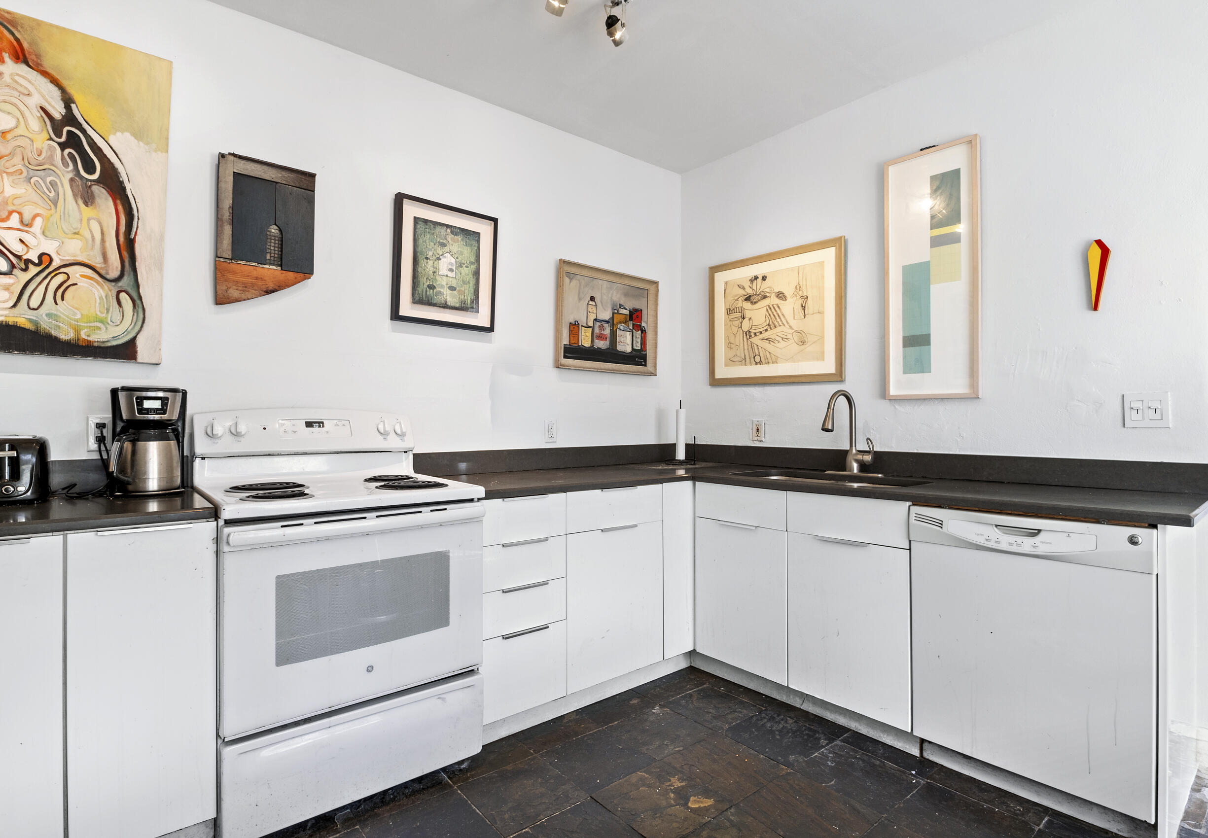 BEVERLY TERRACE MANOR CONDO - Residential