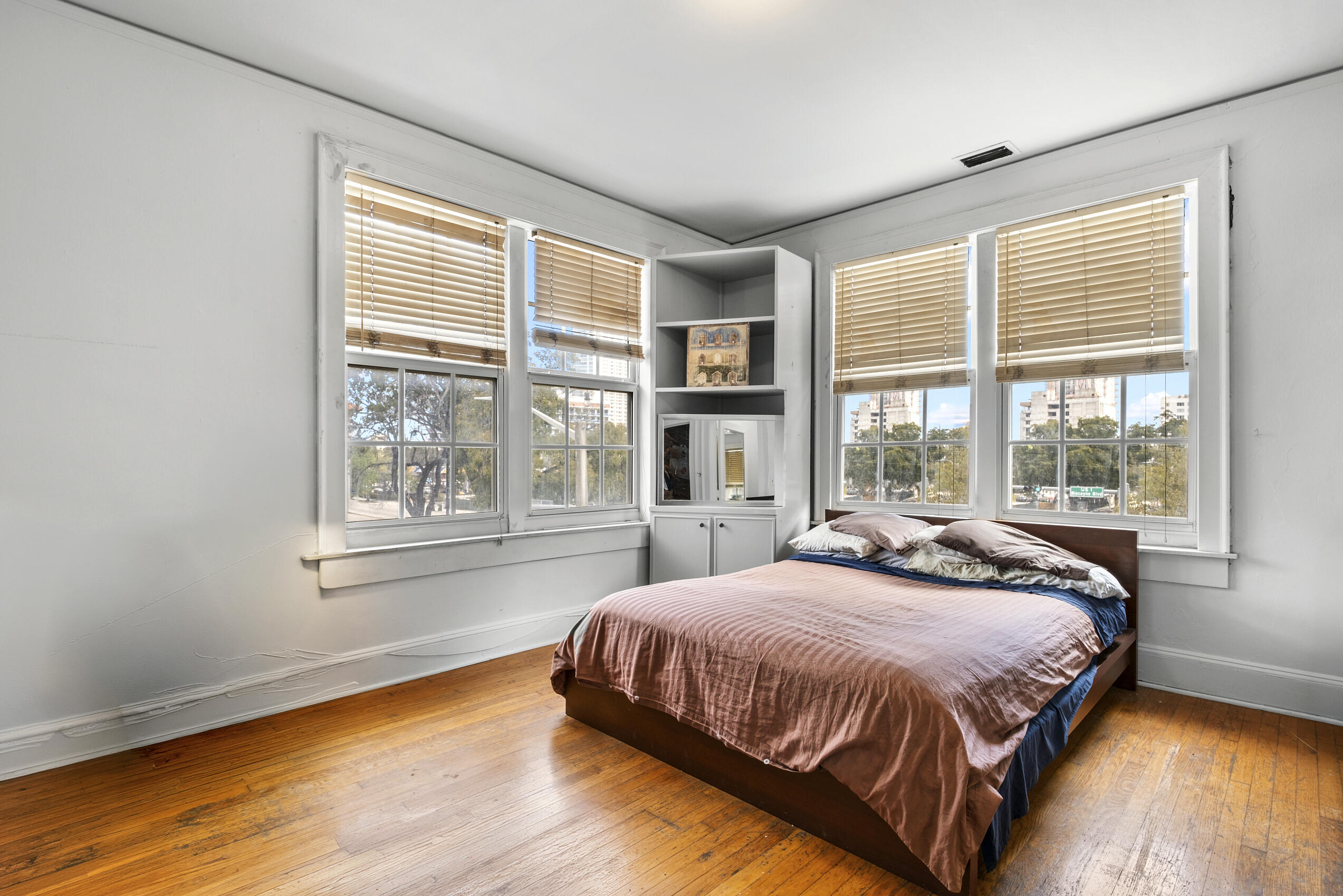 BEVERLY TERRACE MANOR CONDO - Residential