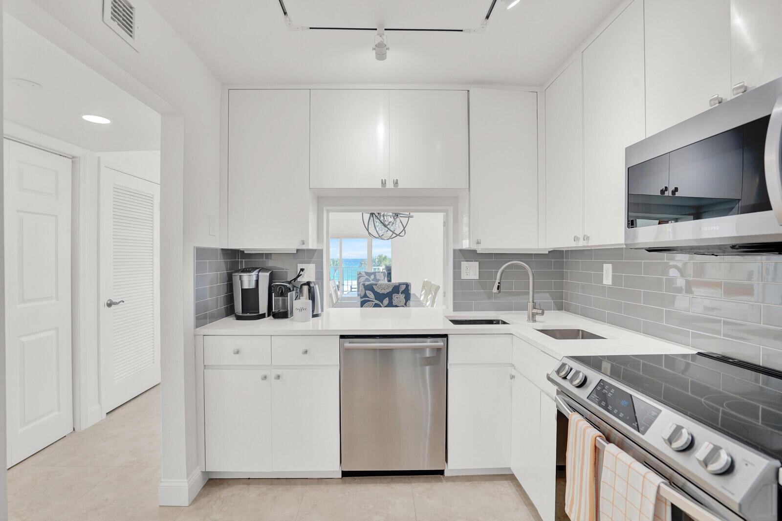 LEISURE MAR CONDO - Residential