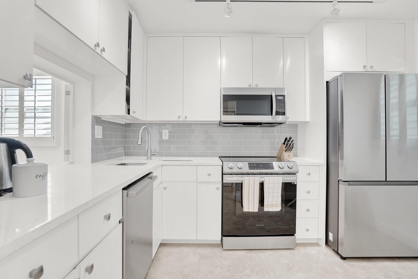 LEISURE MAR CONDO - Residential