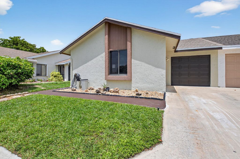 Photo of 9667 Sunny Isle Circle, Boca Raton, FL 33428 (MLS # B26024013)