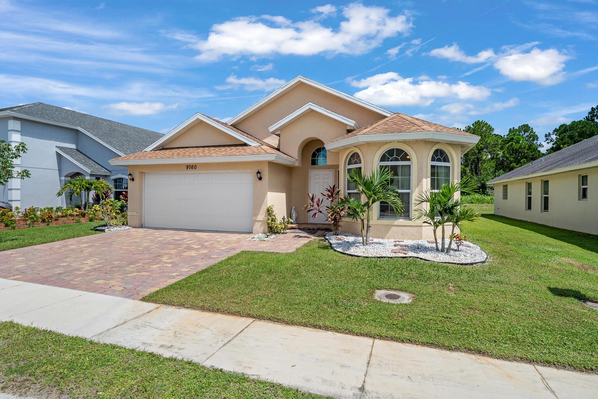Check out this Slice of Paradise! located in the quite Mornignside Community is a 4 Bedroom 2 Bath house ready to be made into your home! Very well maintained home and lushes landscaping backing up to a preserve privacy and piece and quite are ready to be yours!SCHEDULE A SHOWING WILL YOU CAN!