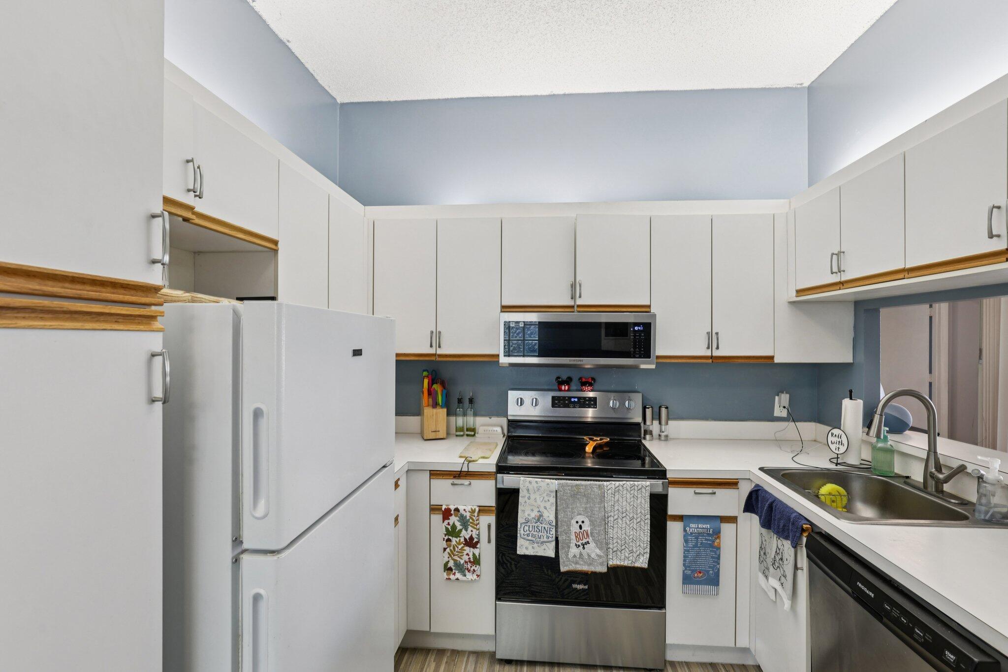 ALEXANDRA VILLAGE CONDO - Residential