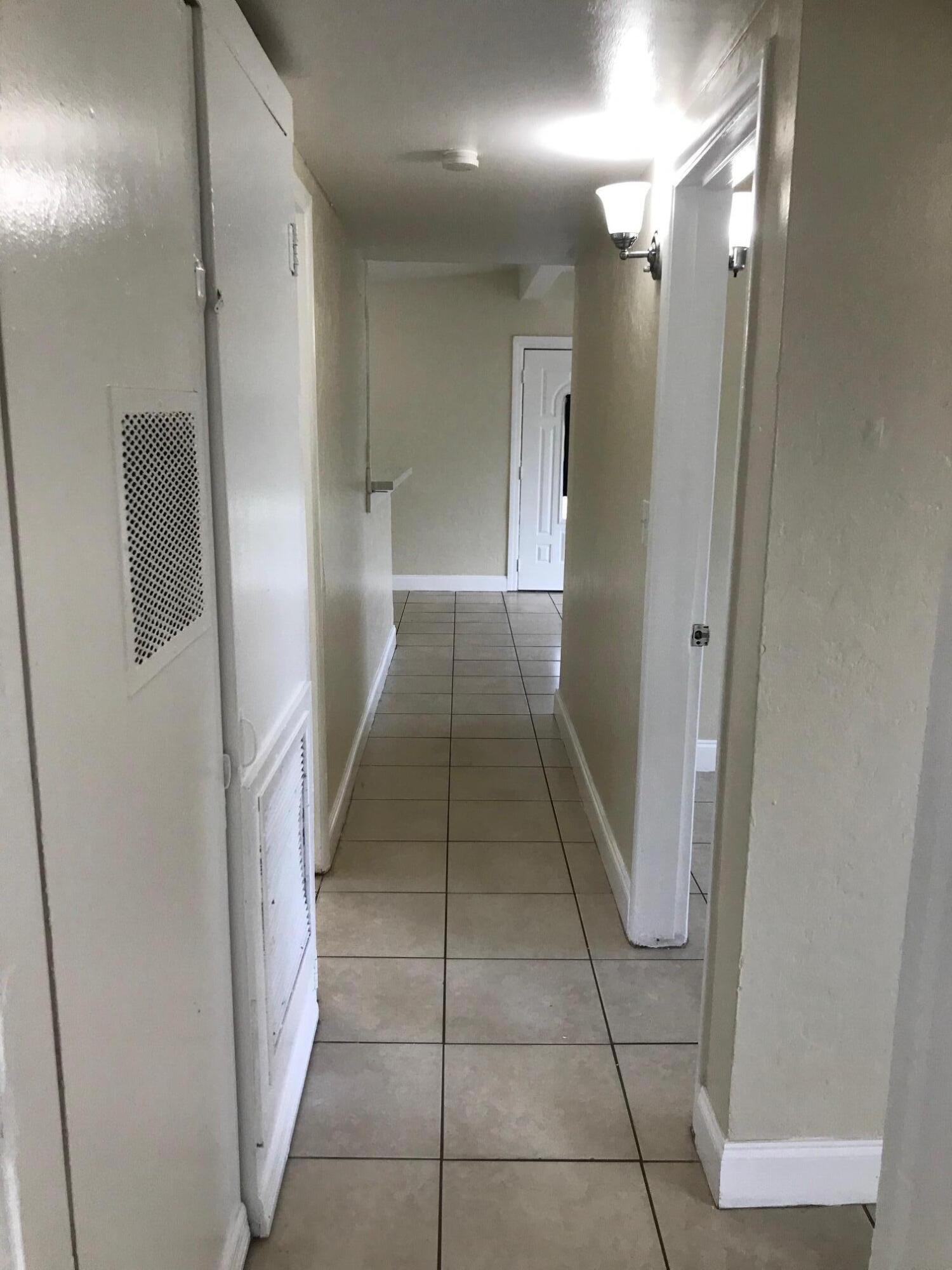BROWARD MANOR - Residential Lease