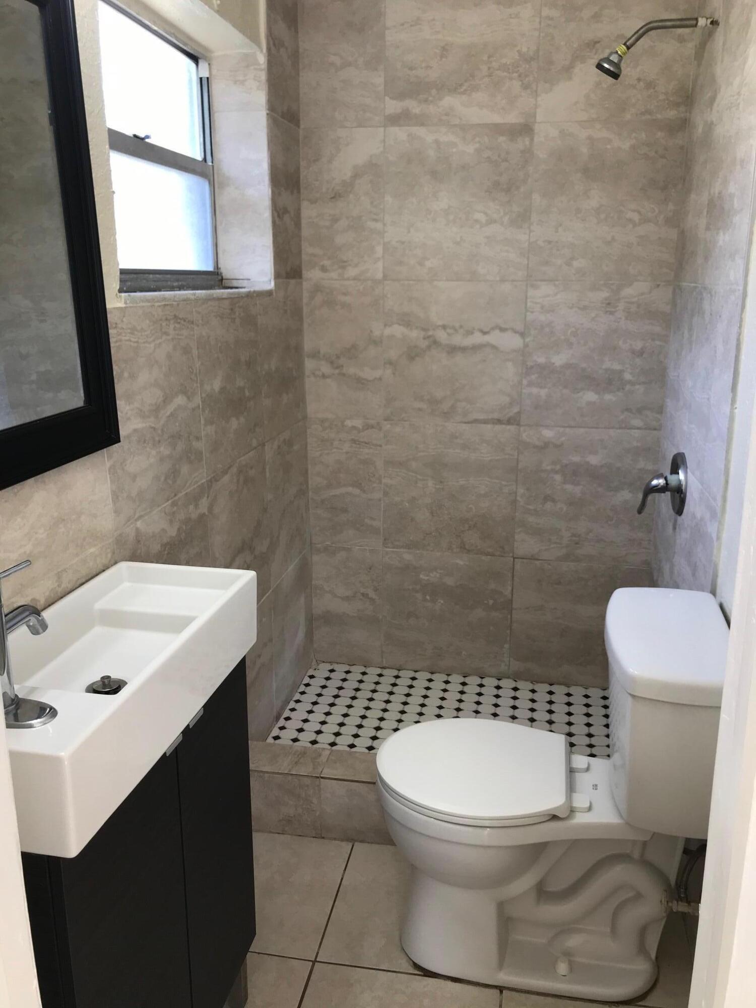 BROWARD MANOR - Residential Lease