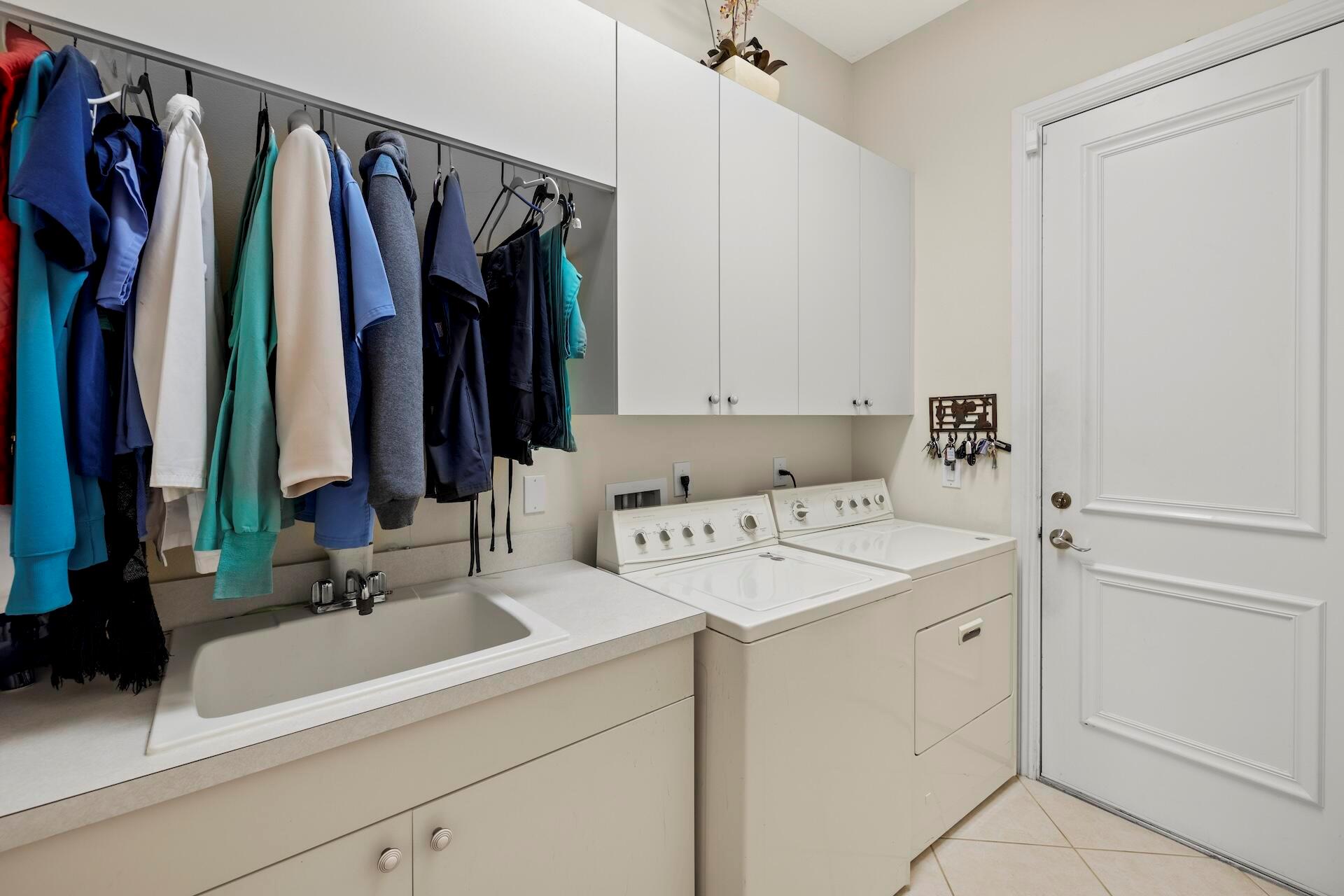 ISLES AT WELLINGTON 4 - Residential Lease