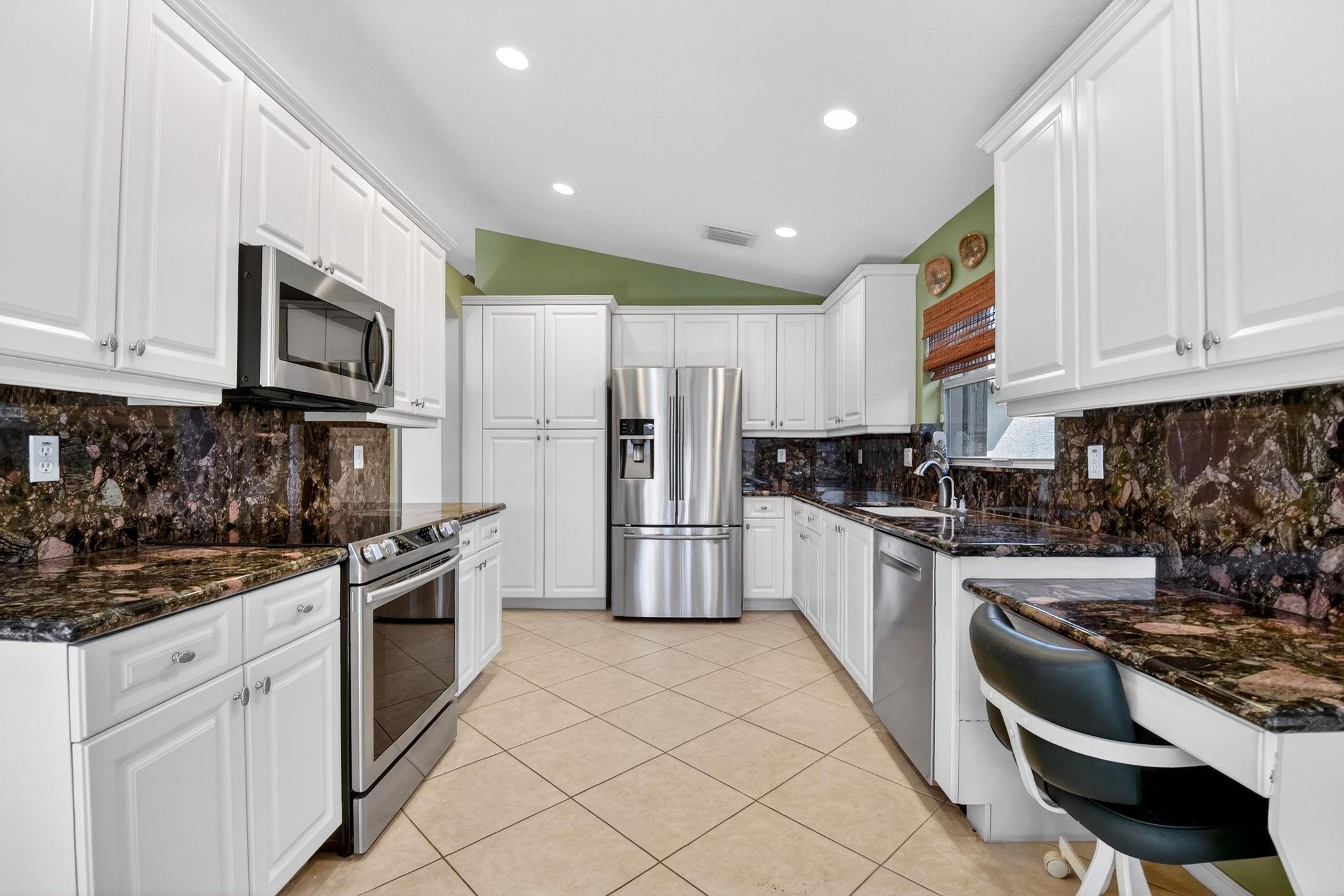 Valencia Shores 03 - Residential