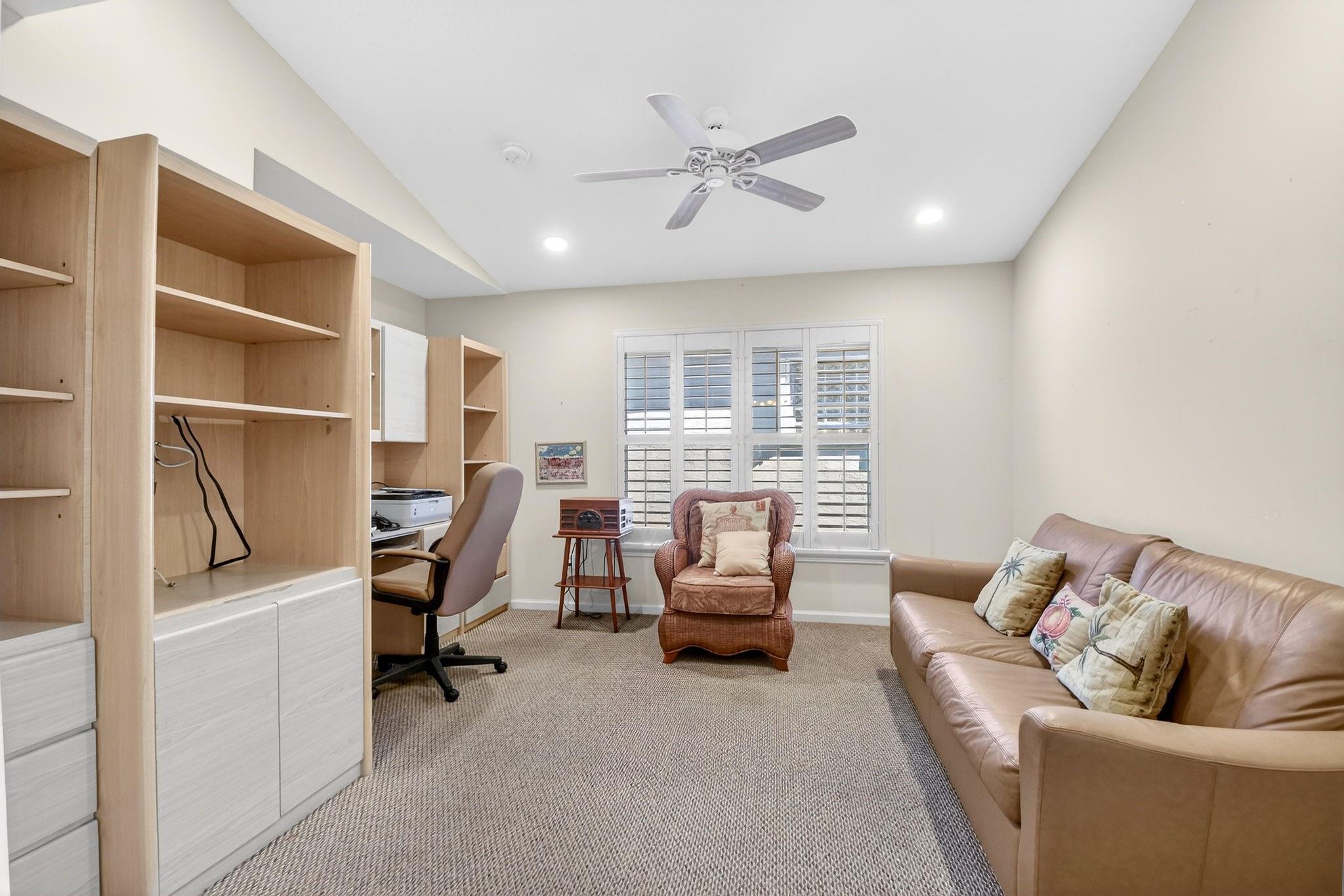 Valencia Shores 03 - Residential