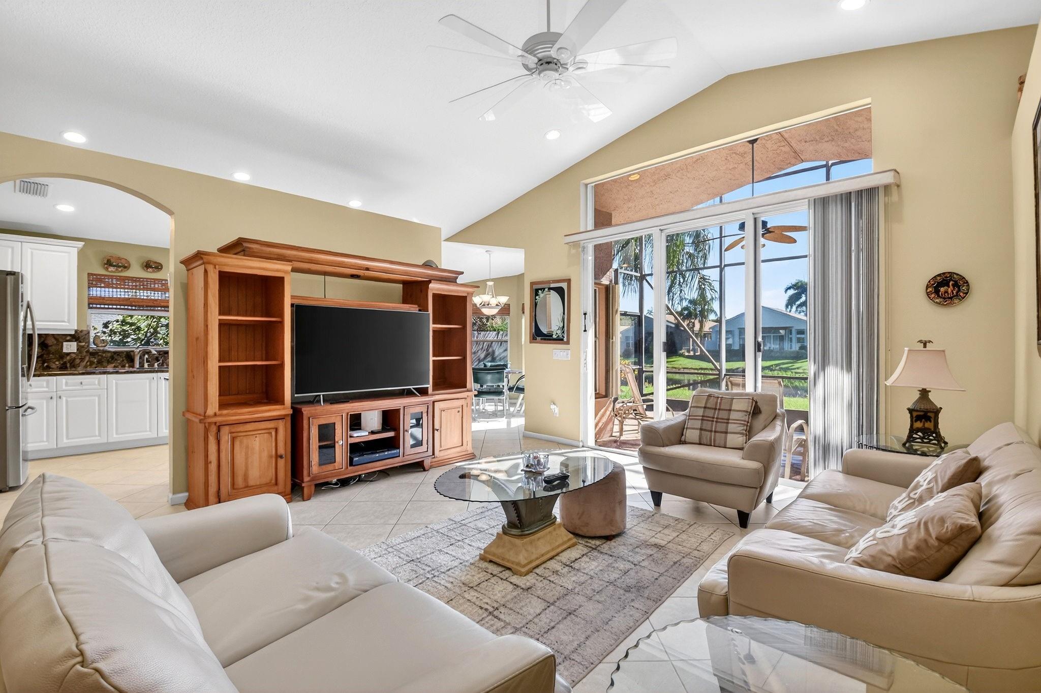 Valencia Shores 03 - Residential