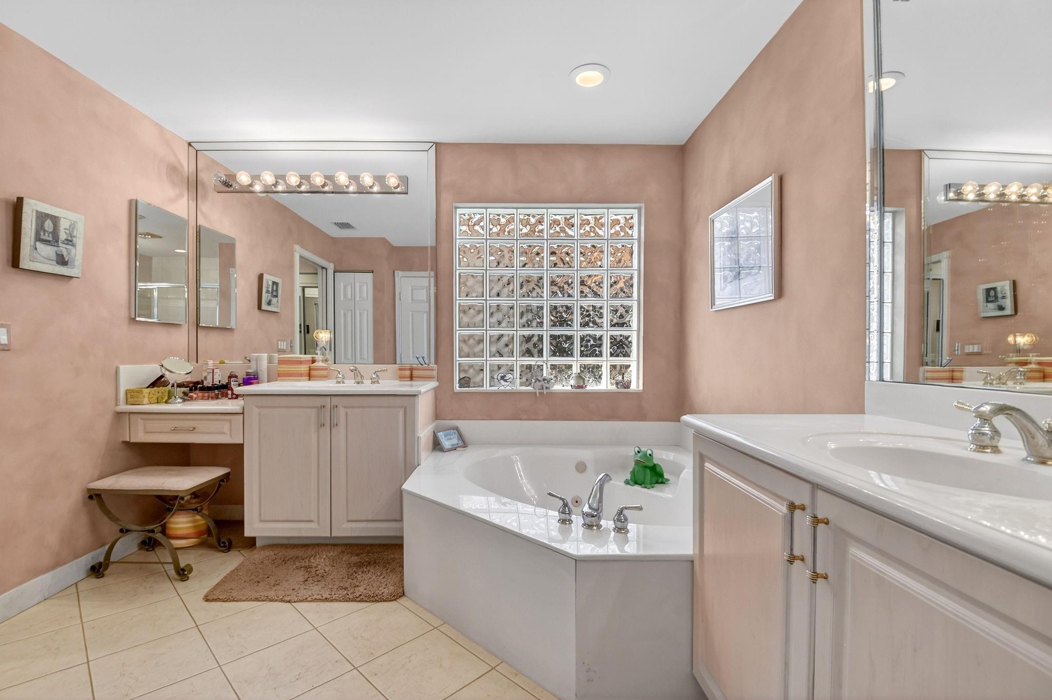 Valencia Shores 03 - Residential