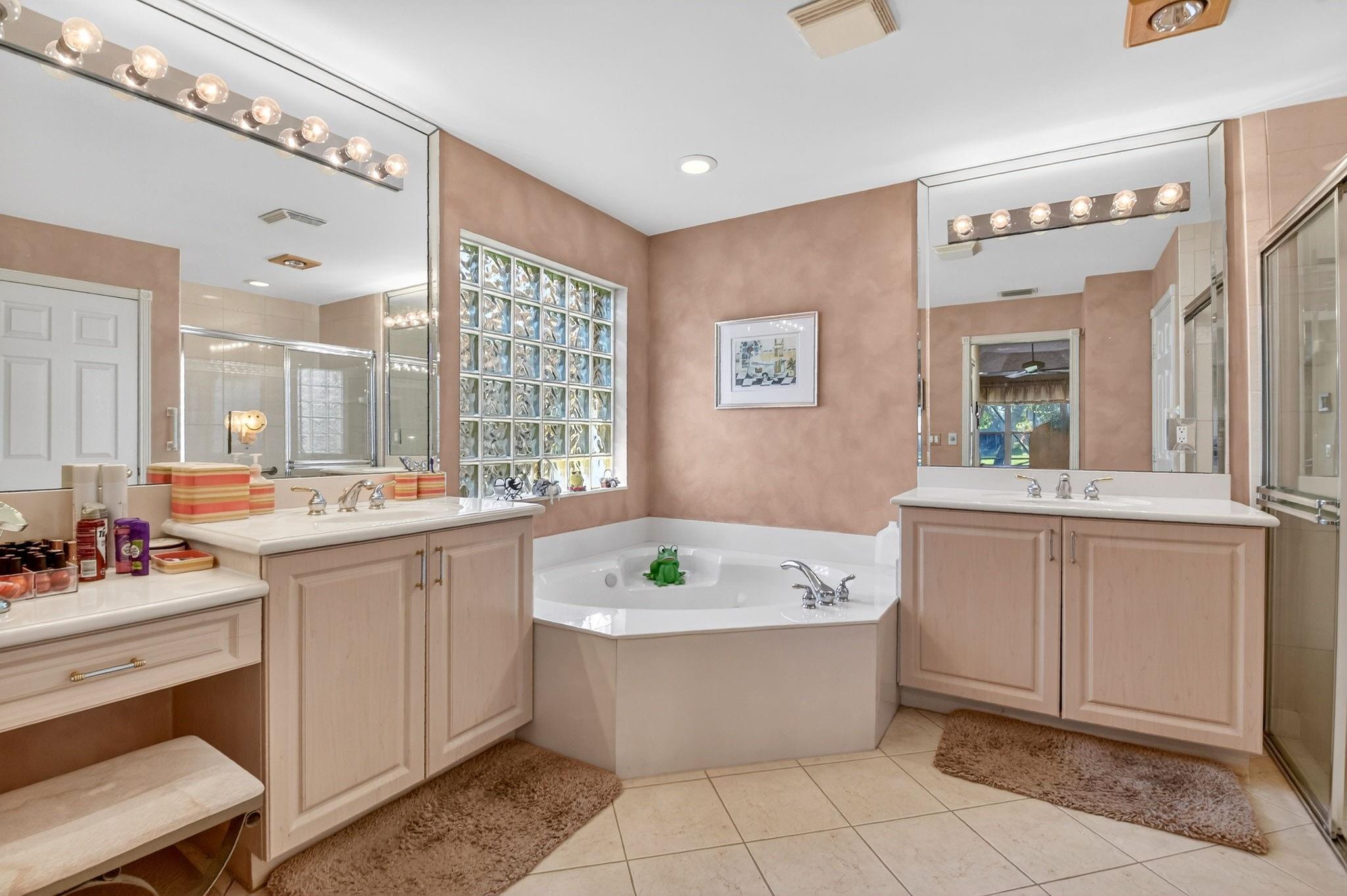 Valencia Shores 03 - Residential