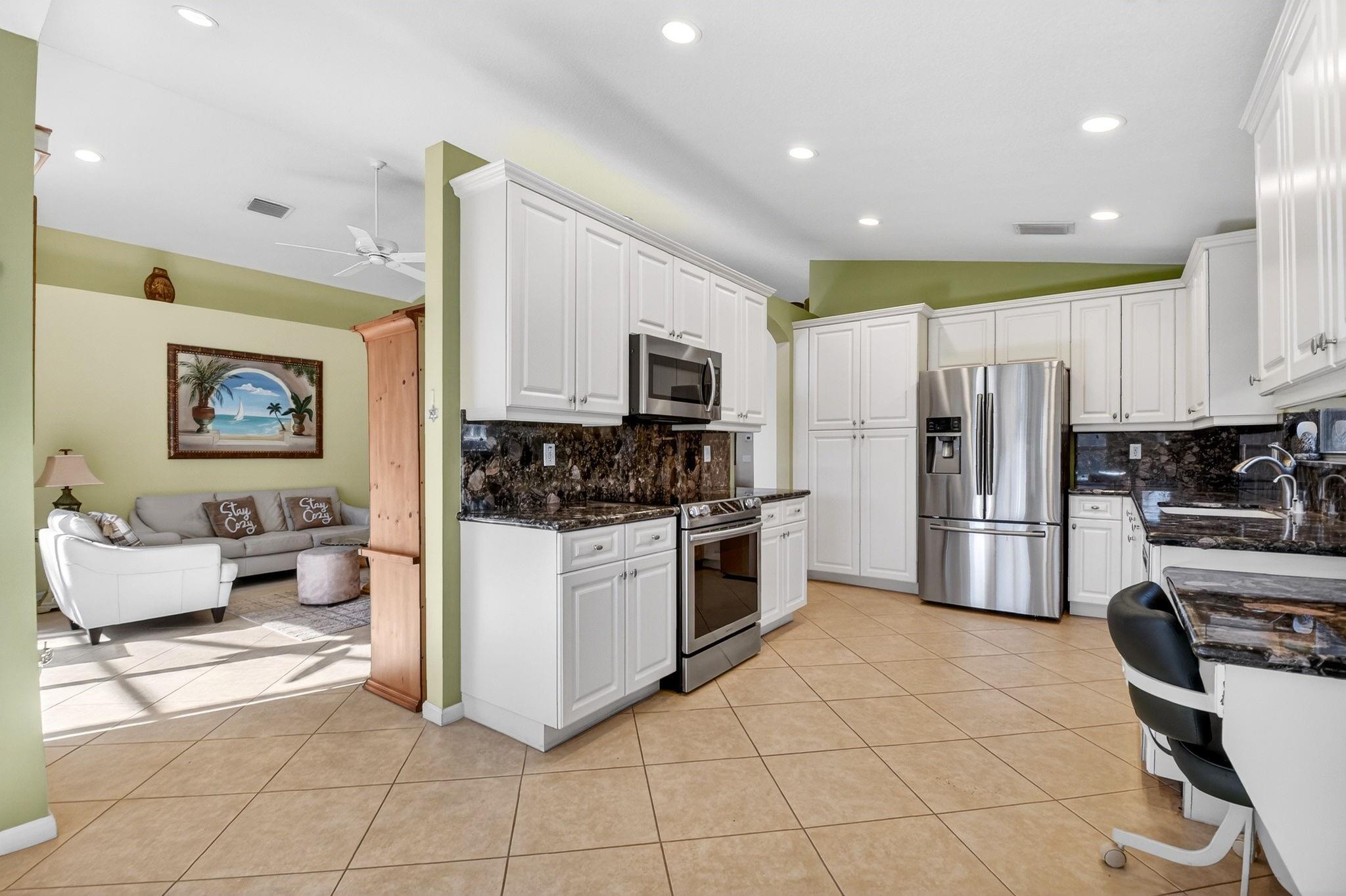 Valencia Shores 03 - Residential