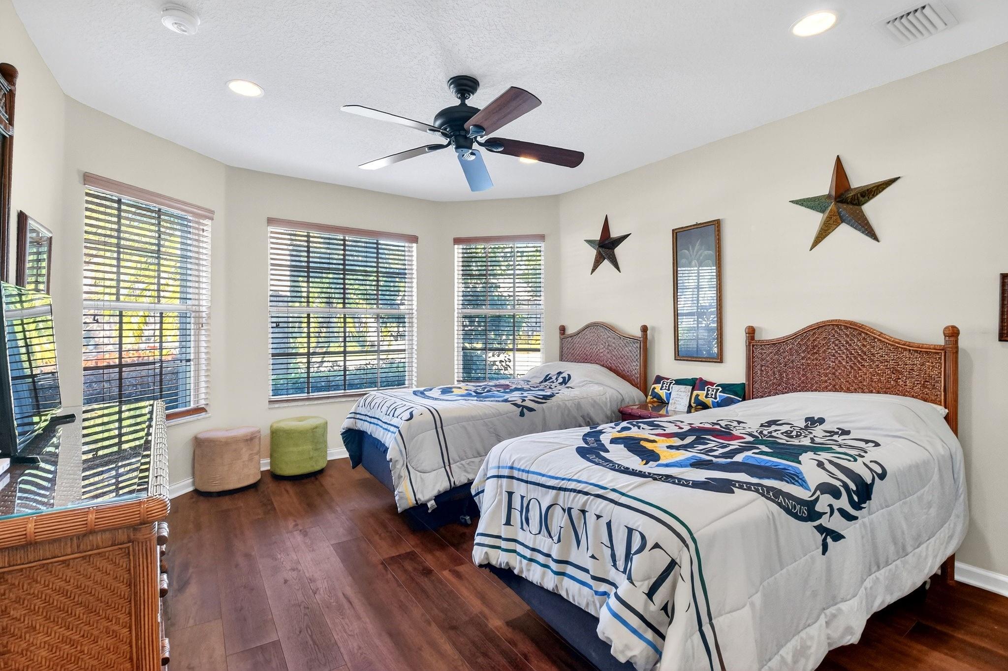 Valencia Shores 03 - Residential