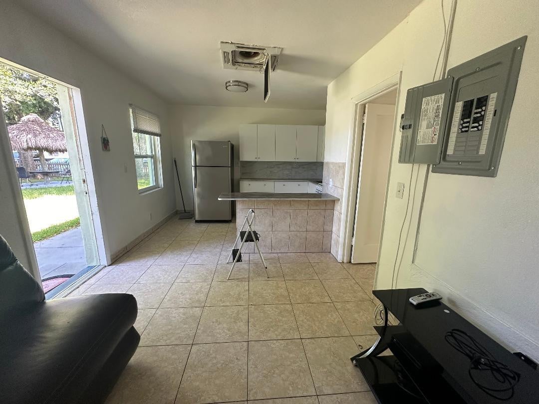 705 NE 3RD Street 2