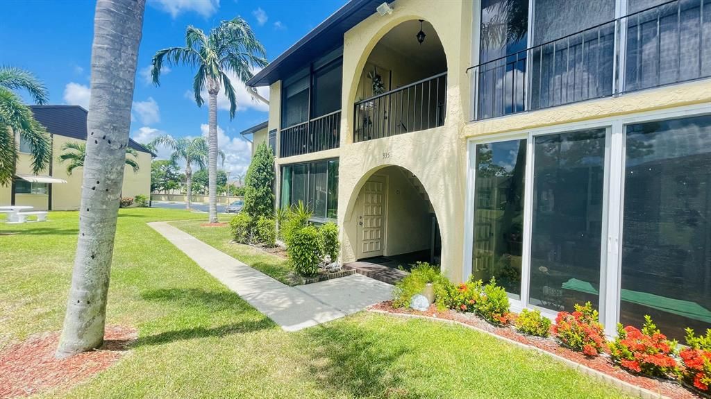 Photo of 335 Pine Ridge Circle Cir #C-1, Green Acres, FL 33463 (MLS # R10823428)