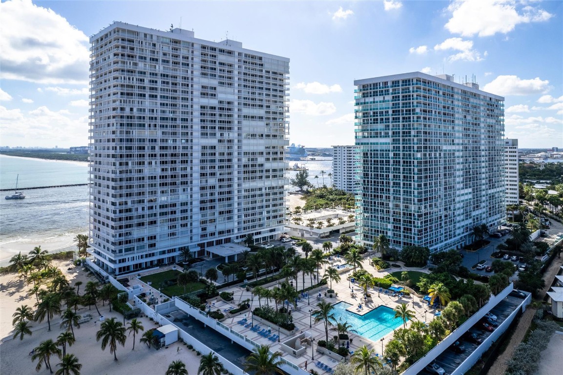 Point of Americas II - Residential