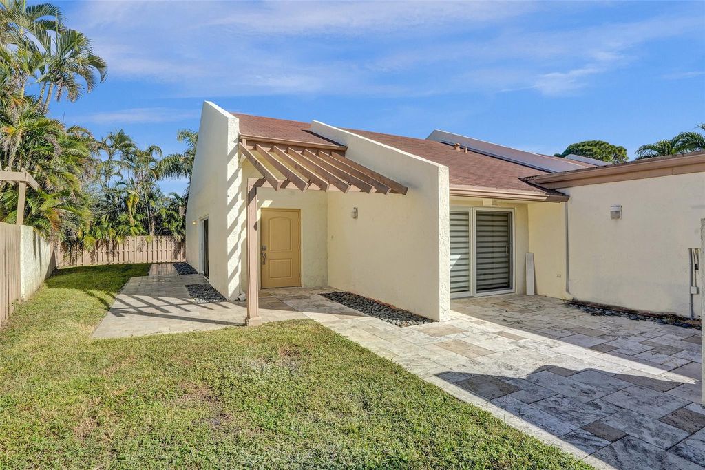 Photo of 21760 Contado Road, Boca Raton, FL 33433 (MLS # F10474819)