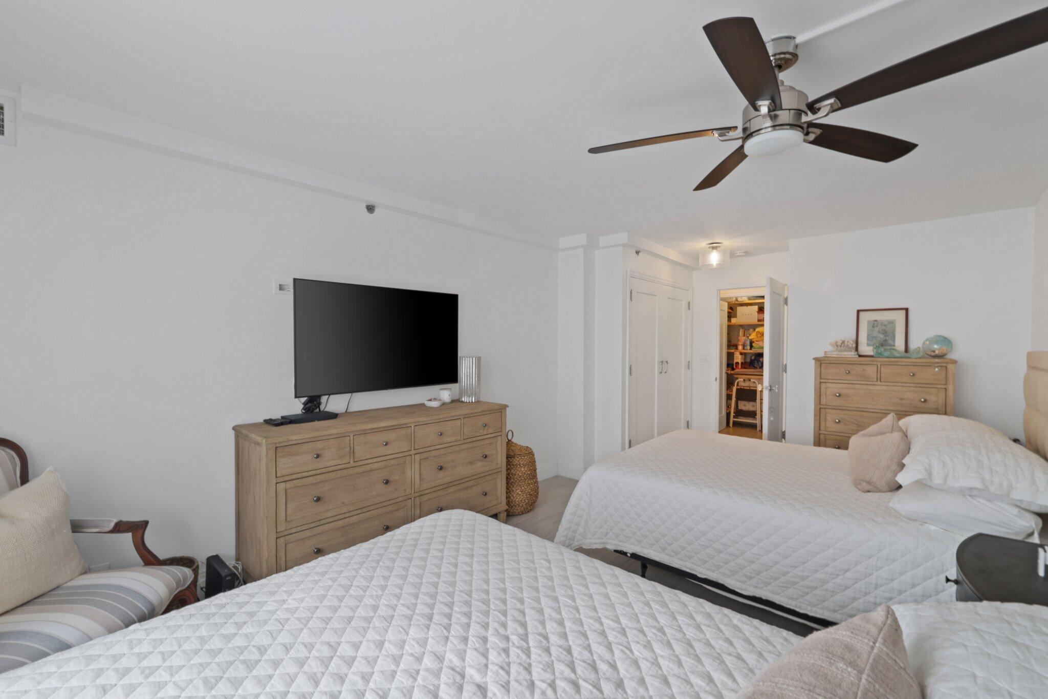 AMBASSADORS V NORTH CONDO - Residential