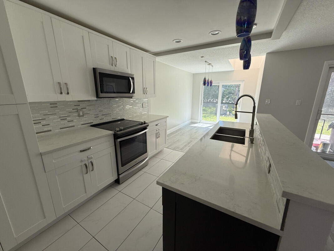 MAPLEWOOD TOWNHOUSES CONDO - Residential Lease