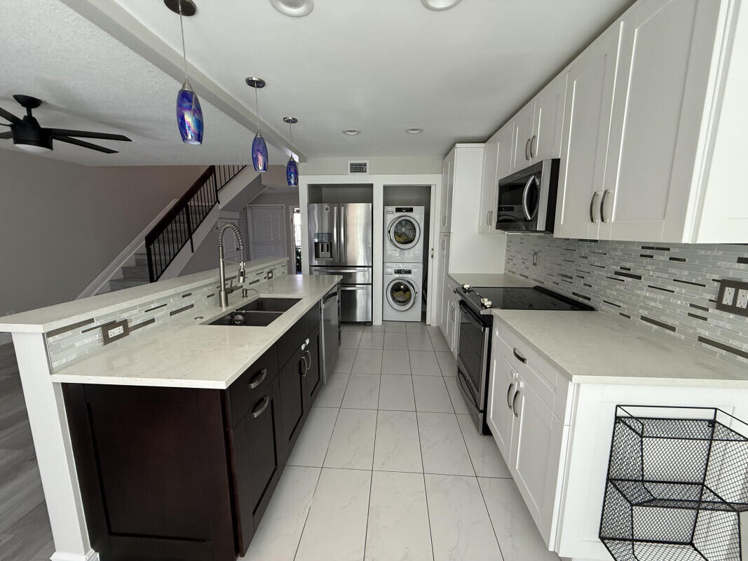 MAPLEWOOD TOWNHOUSES CONDO - Residential Lease