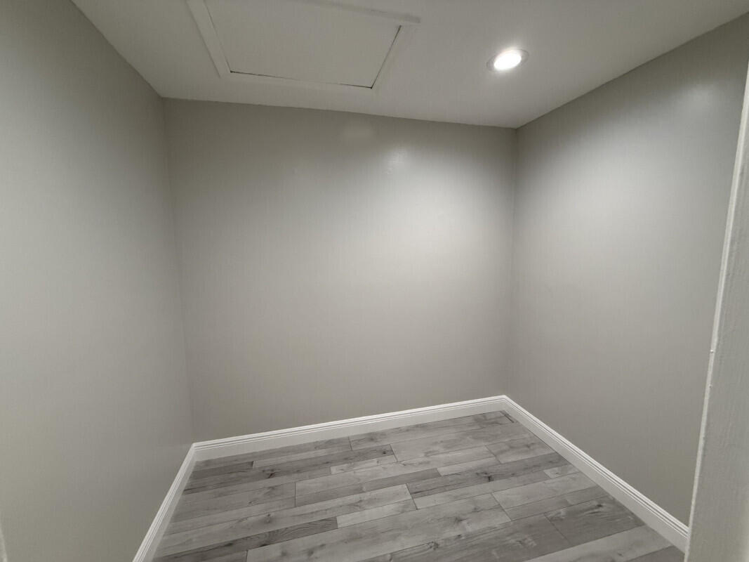 MAPLEWOOD TOWNHOUSES CONDO - Residential Lease