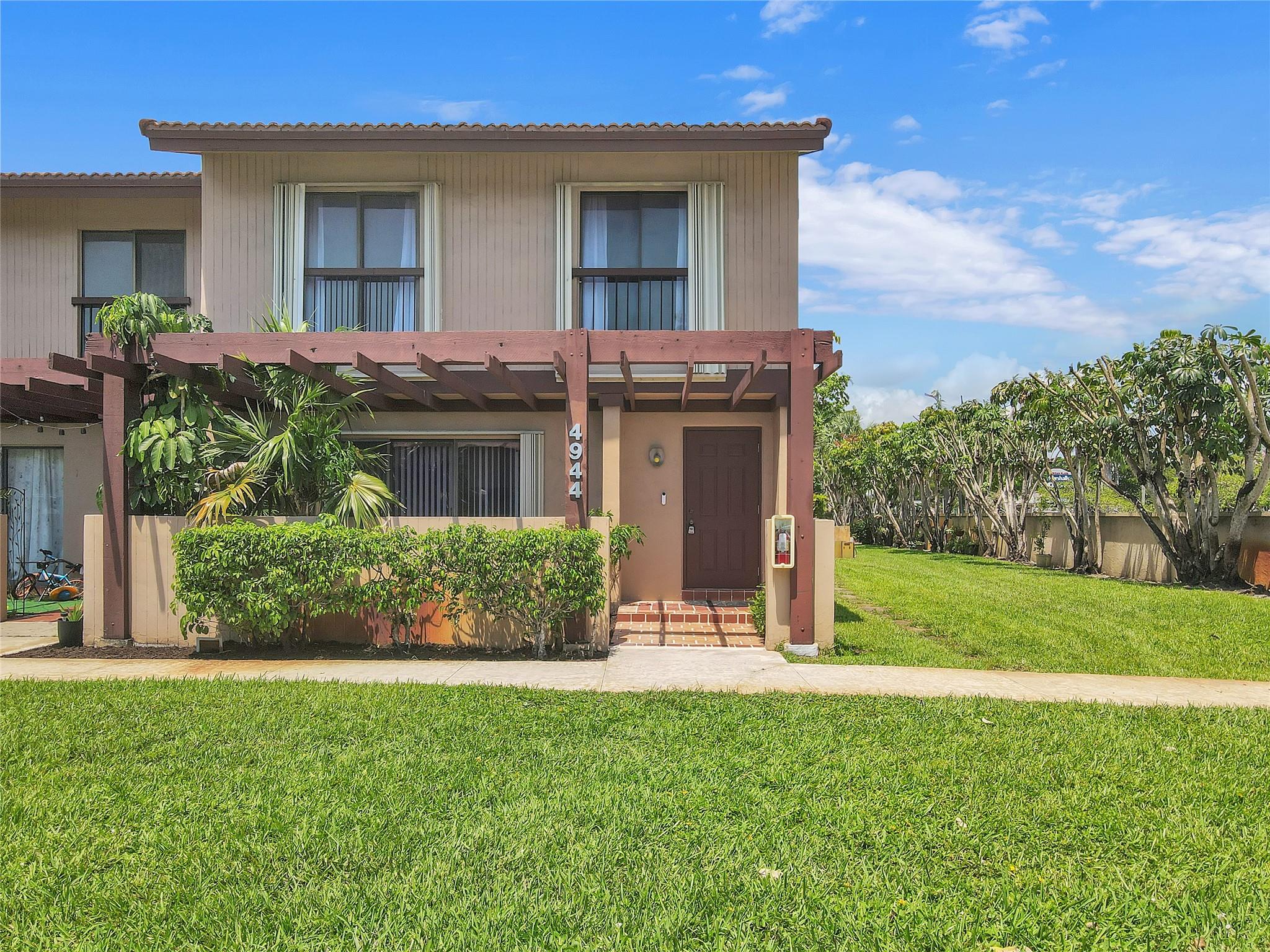 Classic Towne Houses - Residential