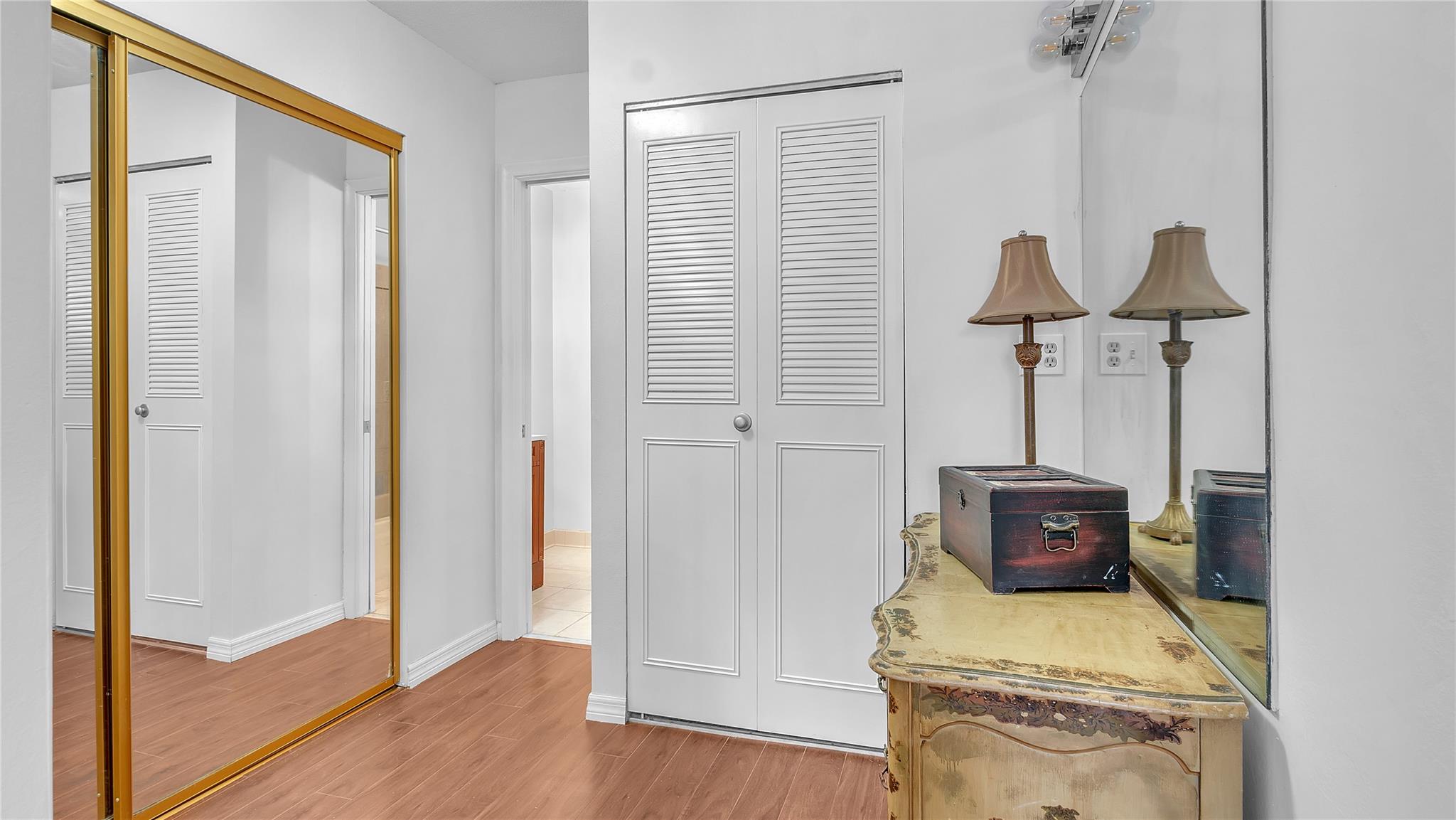Classic Towne Houses - Residential