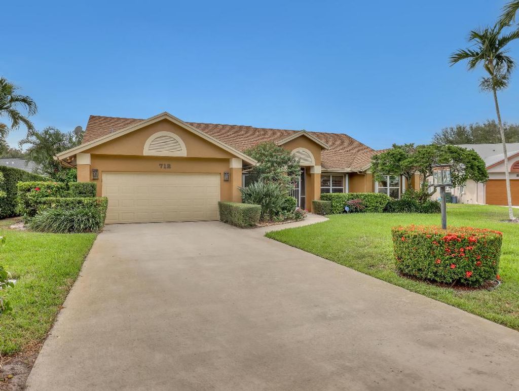 Photo of 712 Golf Court, Delray Beach, FL 33445 (MLS # R11140293)