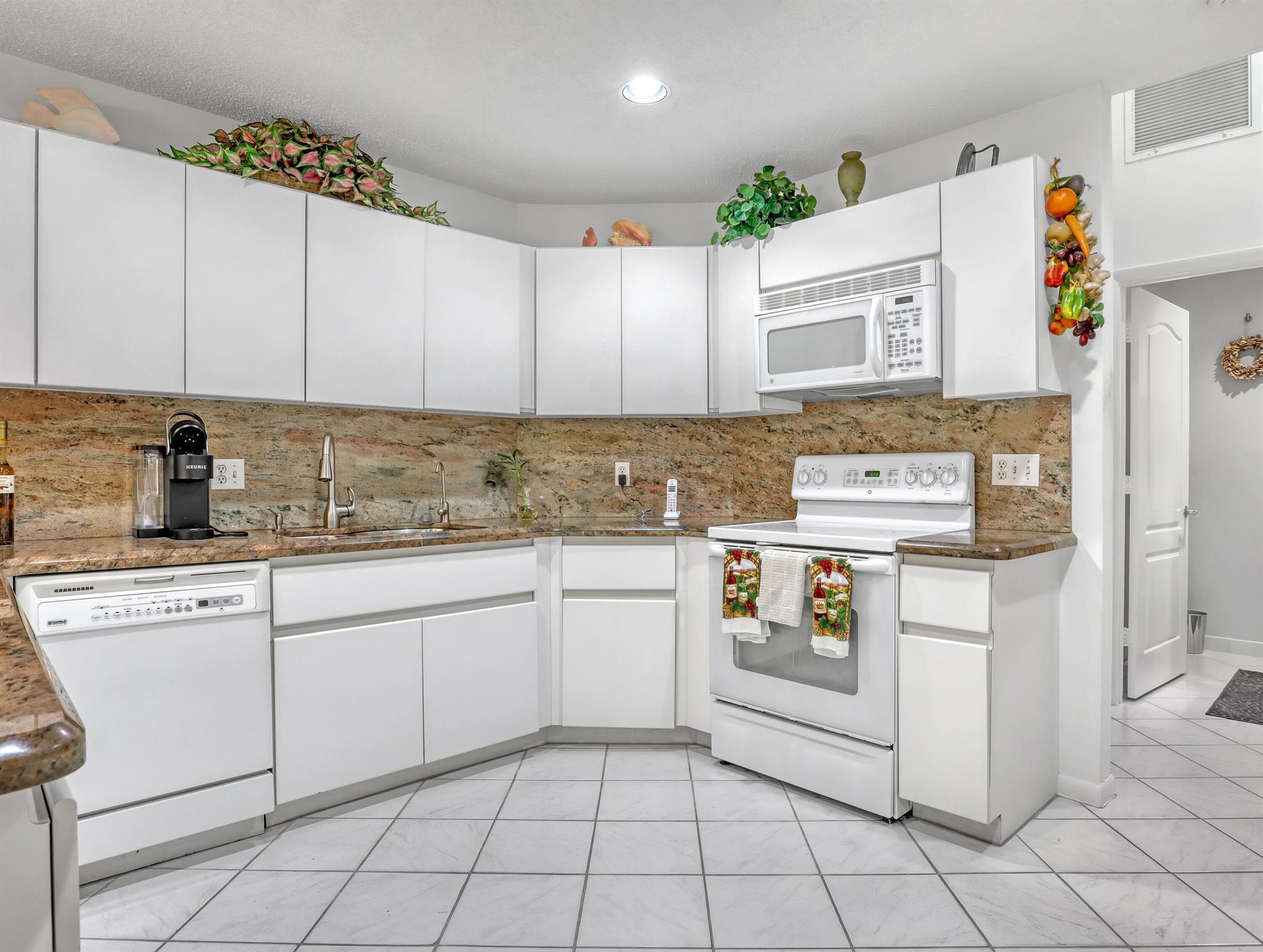 FAIRWAYS OF DELRAY - Residential