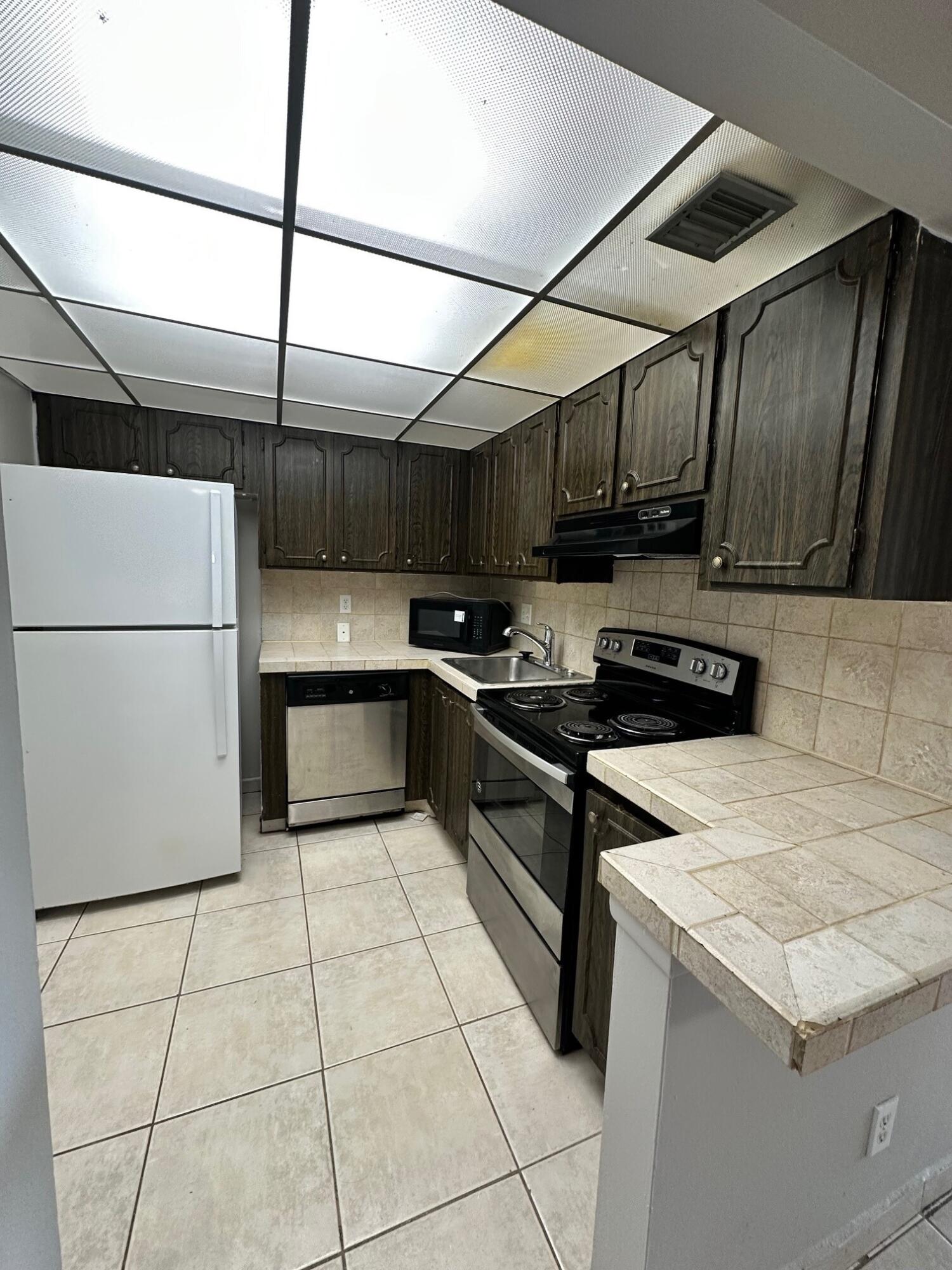 casa del rio - Residential Lease