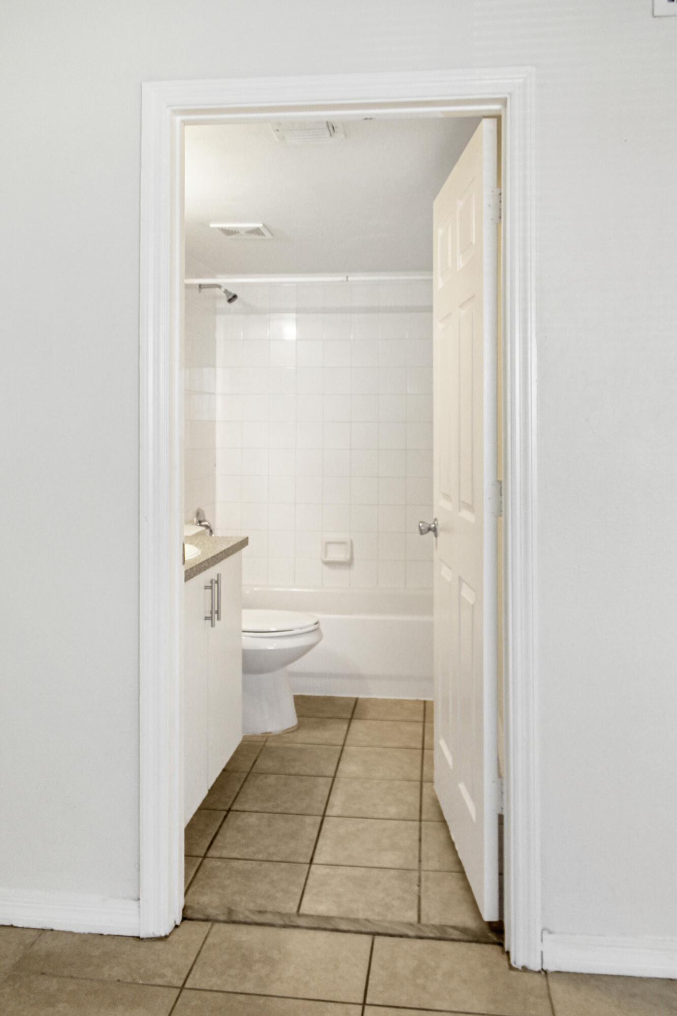 EVERGREEN LAKES CONDO - Residential Lease