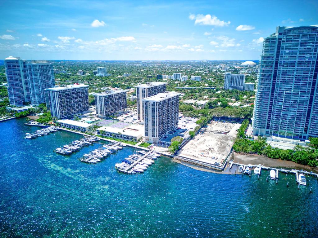 1865 Brickell Avenue A611