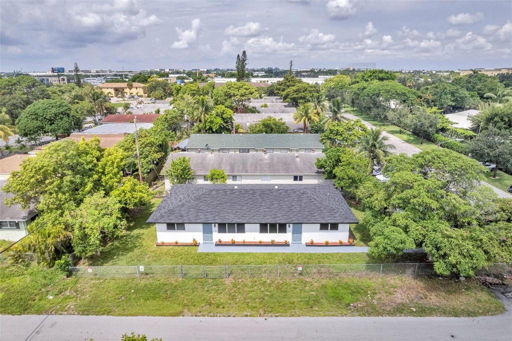 Photo of 802 SW 6th Court, Pompano Beach, FL 33060 (MLS # F10461343)