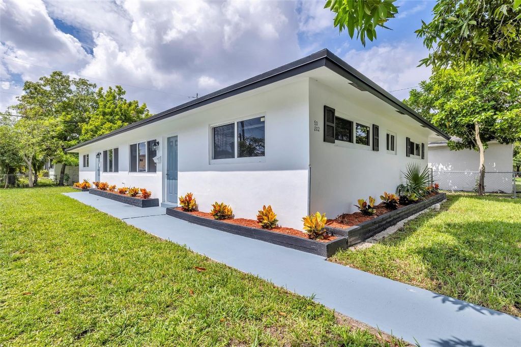 Photo of 802 SW 6th Court, Pompano Beach, FL 33060 (MLS # F10461343)
