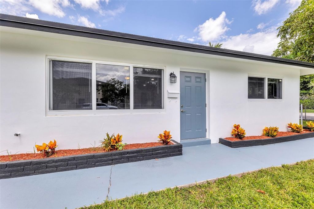 Photo of 802 SW 6th Court, Pompano Beach, FL 33060 (MLS # F10461343)