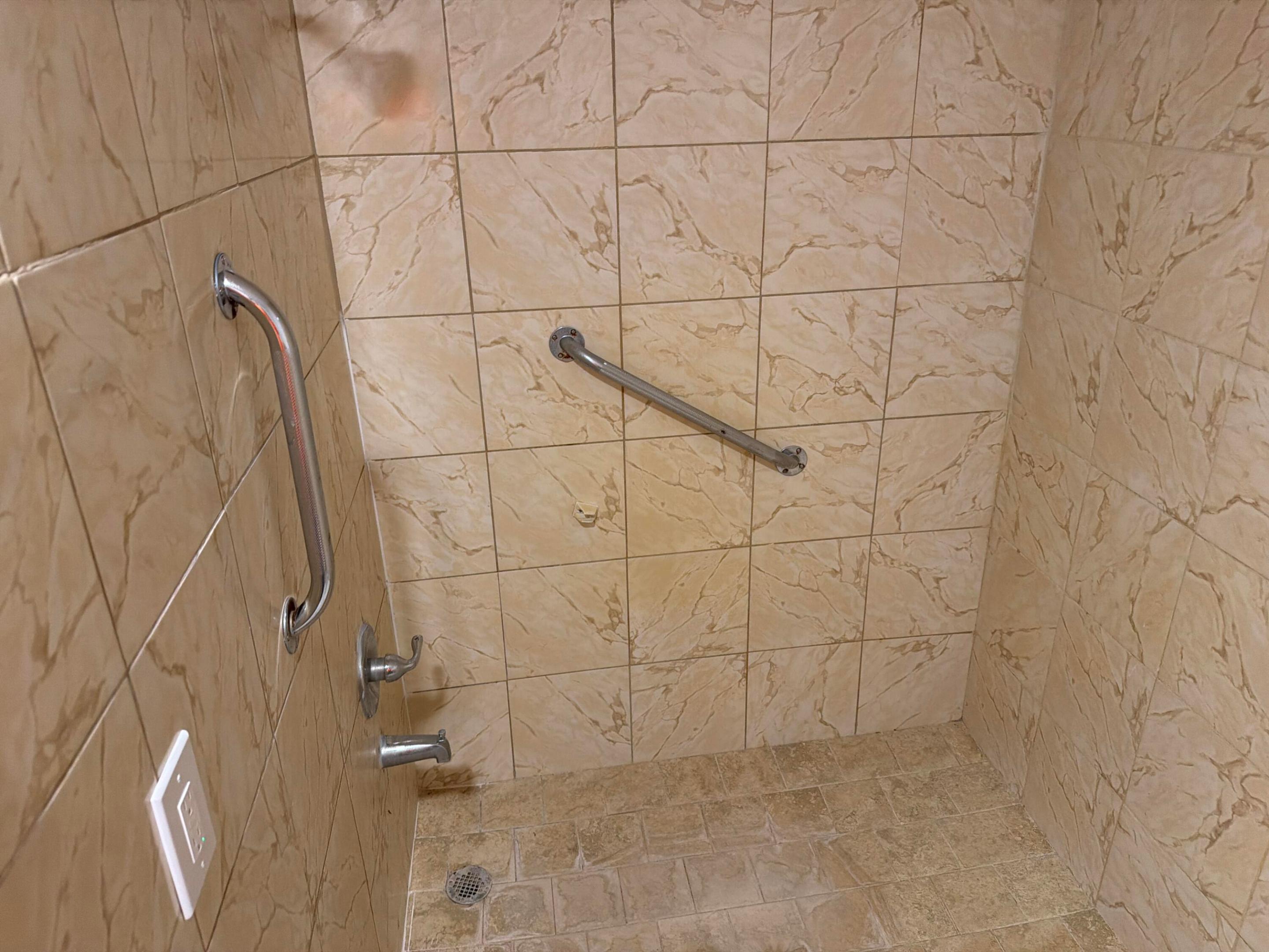 6184 SE Orange Blossom Trail SE