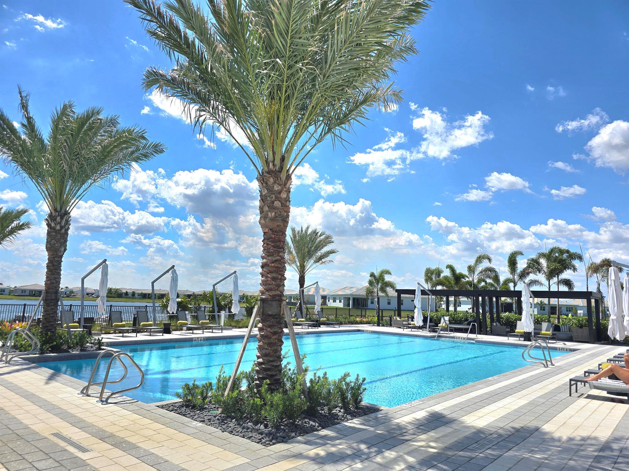 TELARO AT SOUTHERN GROVE - Residential