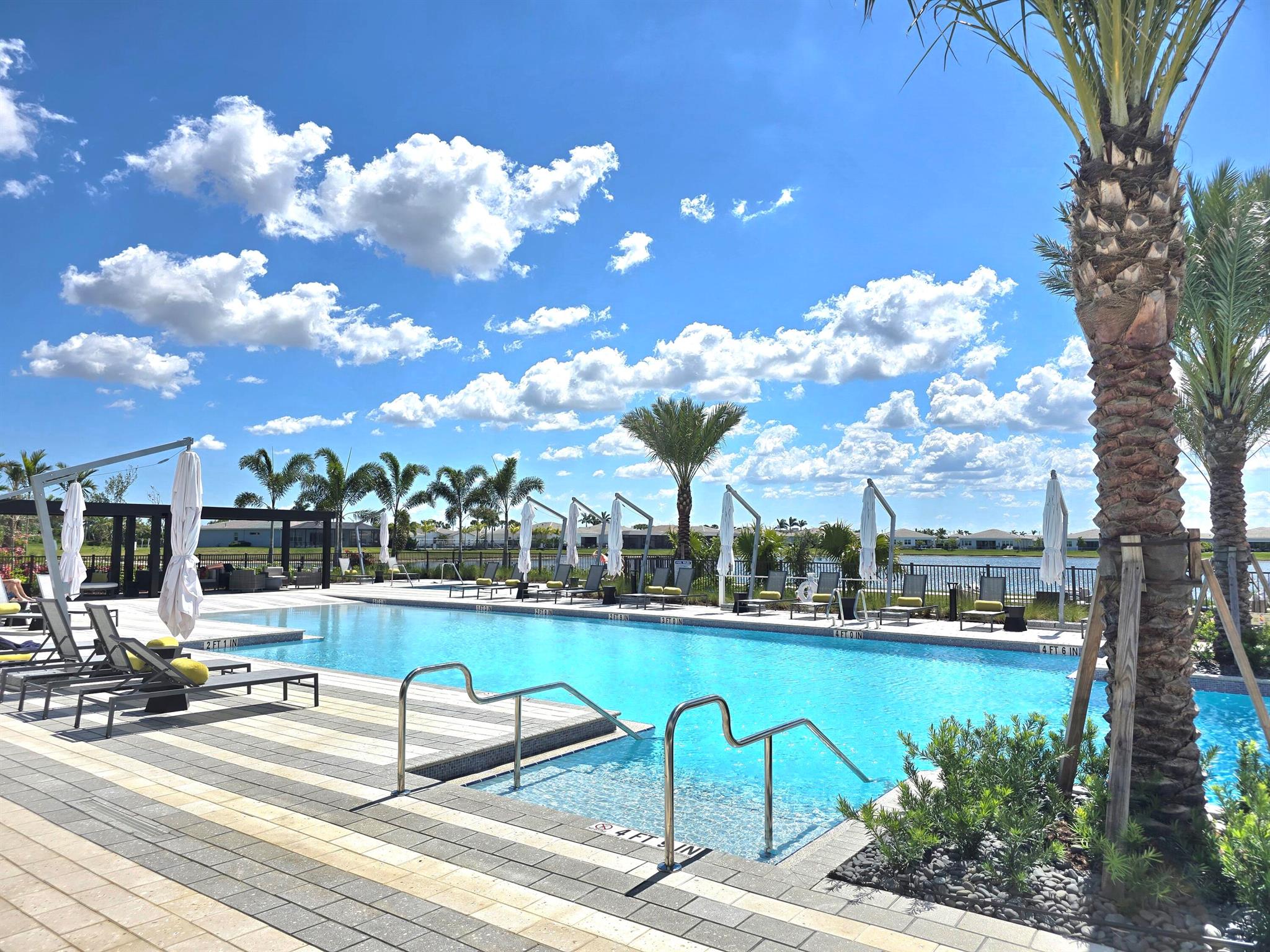 TELARO AT SOUTHERN GROVE - Residential