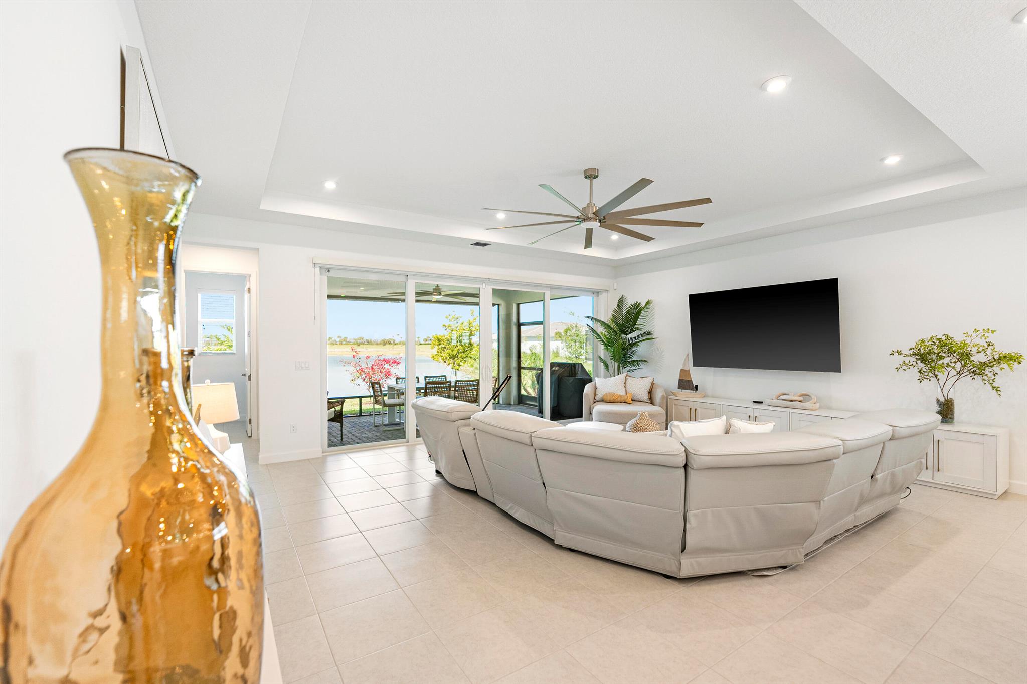 TELARO AT SOUTHERN GROVE - Residential