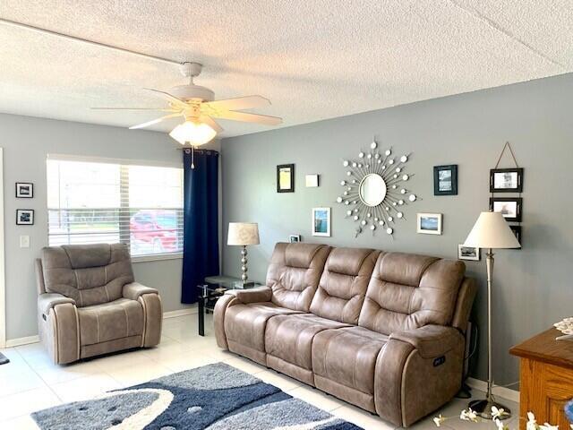 106 Hastings G, West Palm Beach, FL, 33417/$149,900 4 106 Hastings G
