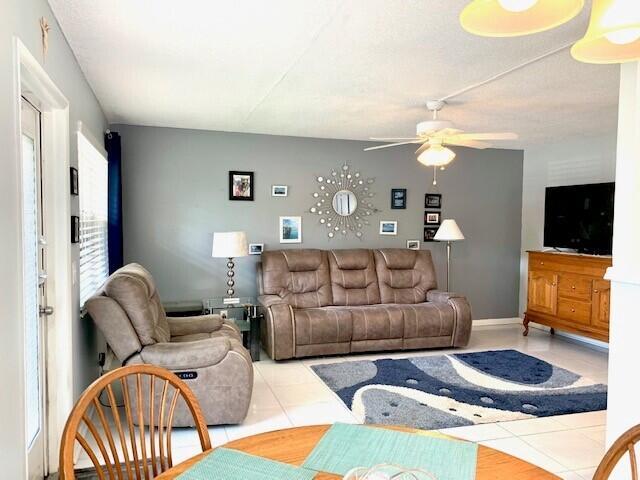 106 Hastings G, West Palm Beach, FL, 33417/$149,900 3 106 Hastings G