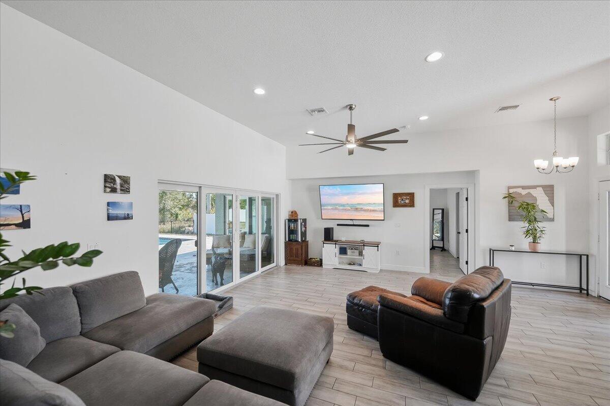 PORT ST LUCIE SECTION 33 - Residential