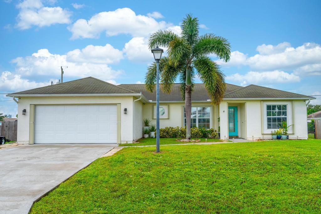 Photo of 325 SW Hollyhock Drive, Port St Lucie, FL 34953 (MLS # R10909918)