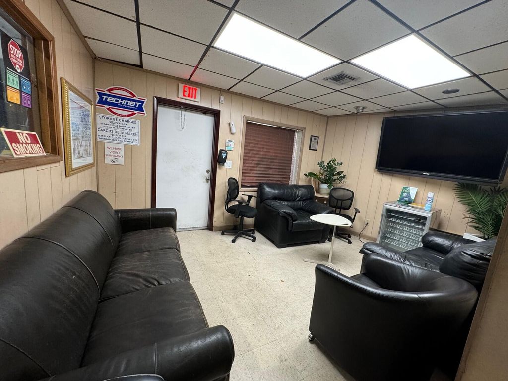 Photo of 2355 NW 30th Street, Oakland Park, FL (MLS # B26030571)